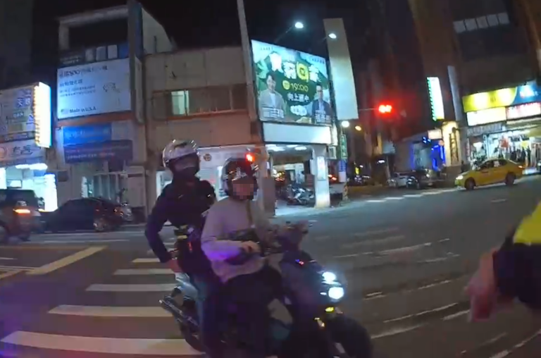天兵隊友助警神救援 攔下拒檢逃逸同夥
