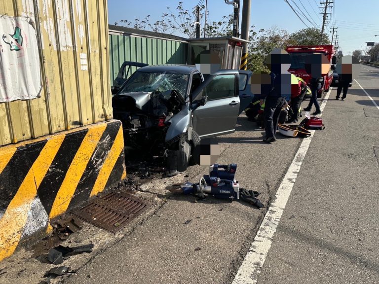 苗栗談文火車站前自撞事故  駕駛重傷送醫