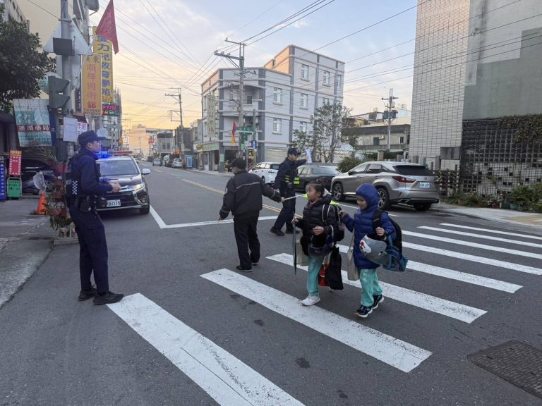 迎接開學日 竹南警保護孩童上學安全