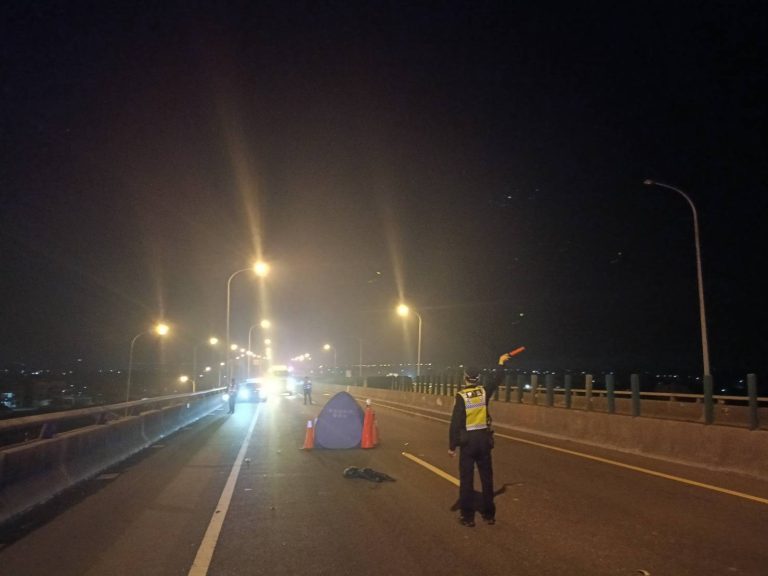 台88車禍！ 婦擺三角錐遭撞飛後又遇多車撞擊身亡！