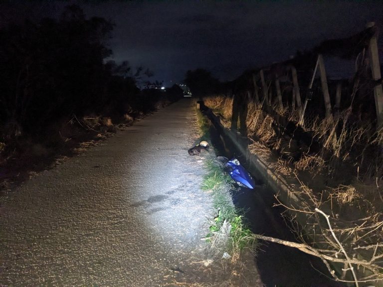 男子騎車自摔掉落路邊水溝  頭部受創宣告不治