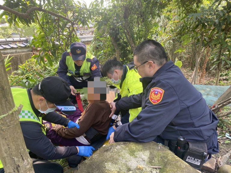 8旬農婦種菜摔倒骨折 警上山即刻救援