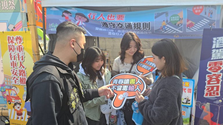 清水浮現音樂祭吸引萬人 清水警方設攤防詐宣導