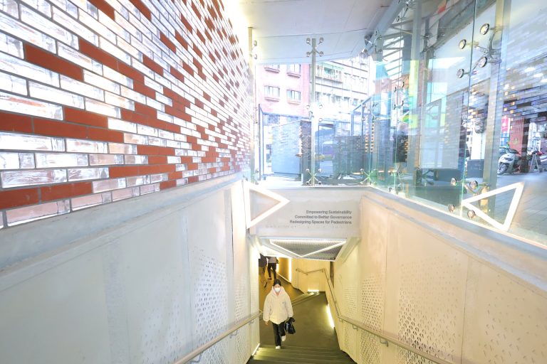 城隍廟人行地下道出入口華麗變身 將作為忠一路市容重塑示範起點