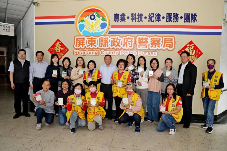 馨香滿溢婦女節 白右筠總裁溫馨贈禮  屏東警察局長傳遞真摯祝福