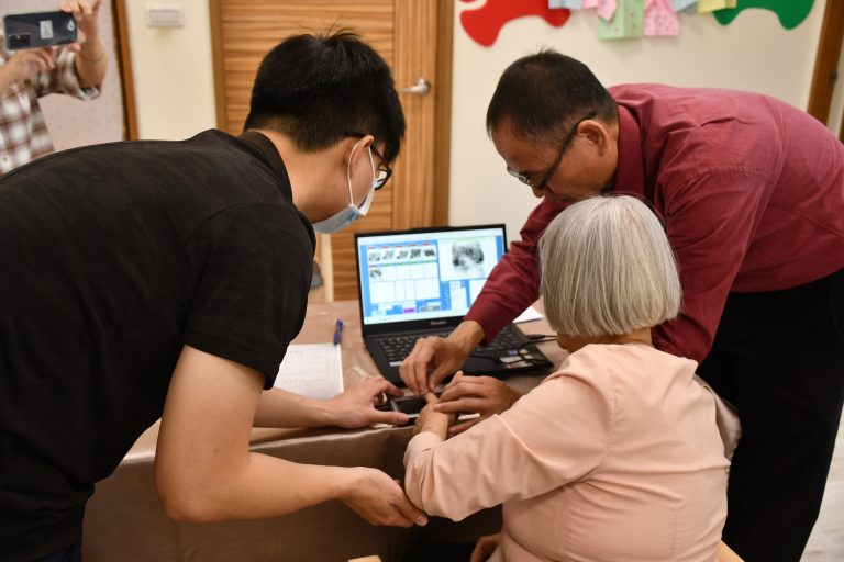 守護失智長者返家  推動指紋捺印服務   宣講反詐  保障失智長者財產安全！
