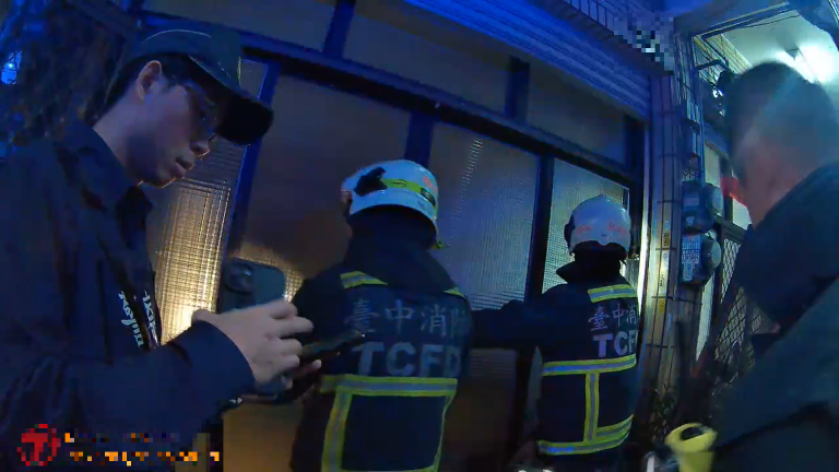 風太大釀驚魂！男子曬衣被困三樓陽台 警消聯手即刻救援