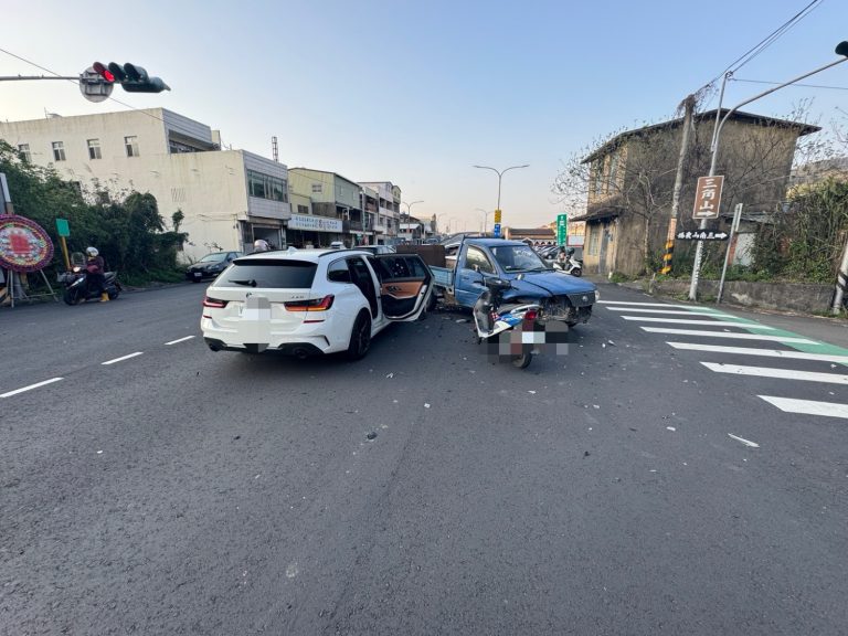 疑未注意車前狀況釀4車連鎖碰撞  苗警籲駕車務必全神貫注