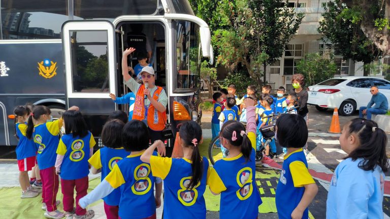 大型車入校園交通安全宣導
