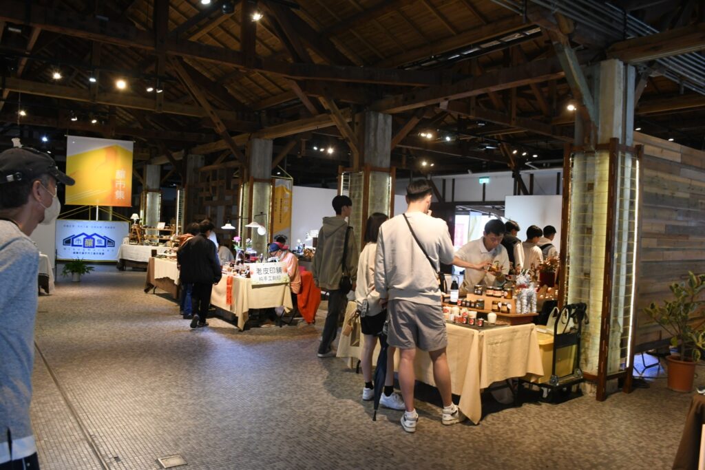 寒士尾牙吃飽30今年為疫情取消團圓宴改送禮到家 - 報新聞 Mega News