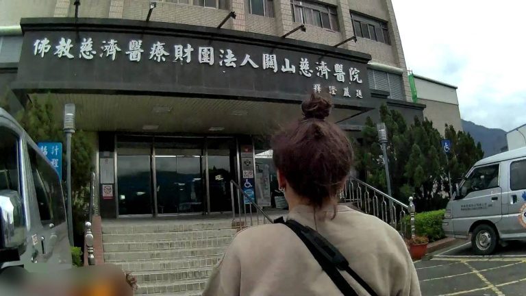 德國女遊客池上自摔淚奔求助 警英語安撫貼心接力助返民宿