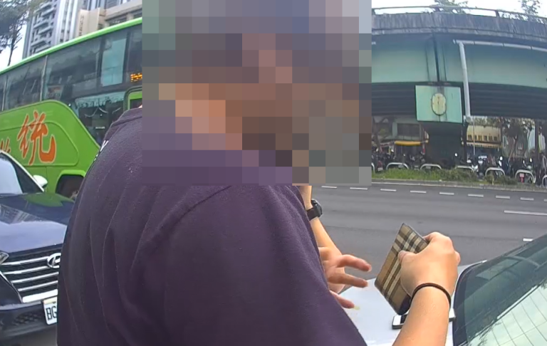 詐騙車手裝闊掩人耳目 名牌包難掩緊張遭警識破送辦