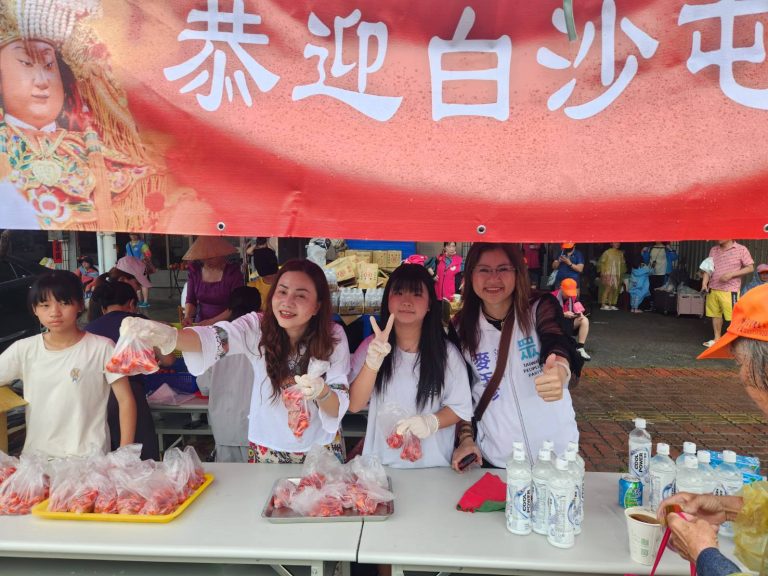 白沙屯媽祖進香進入尾聲 立委麥玉珍現身苗栗通霄低調迎駕：新住民在哪裡，我就在哪裡