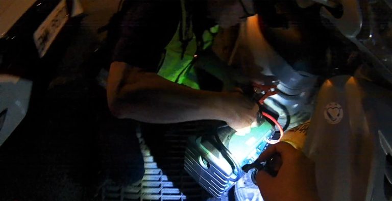 霧峰警深夜巡邏發現男子推車 及時伸援助其安全返家