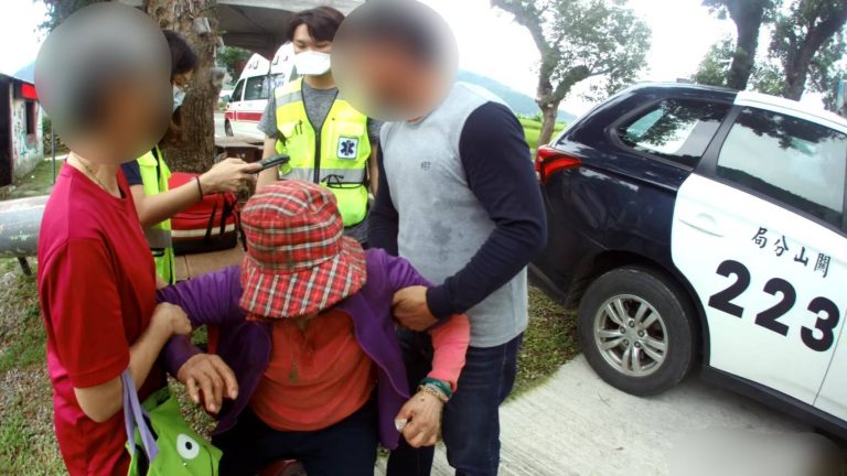 武陵警即時援助跌倒老婦為民服務精神