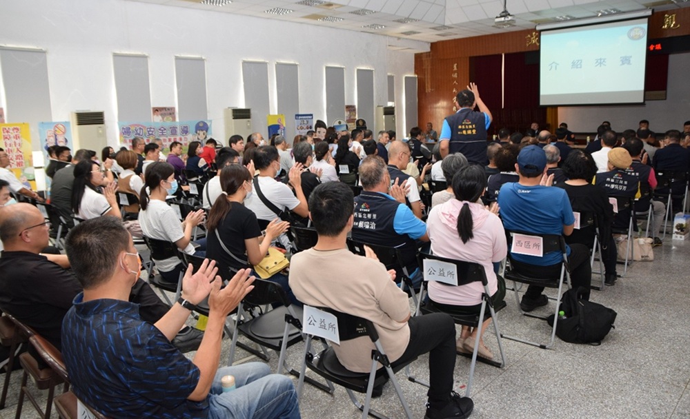 ▲圖說：中市警第一分局在禮堂熱鬧舉行社區治安會議，由分局長與民眾近距離溝通 （圖／台中市政府 提供）