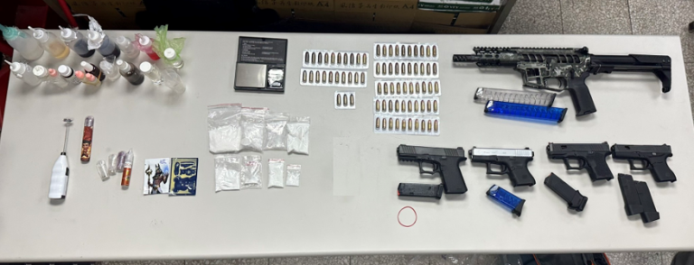 毒品通緝犯藏身一中商圈 警埋伏圍捕起獲長短槍與毒品