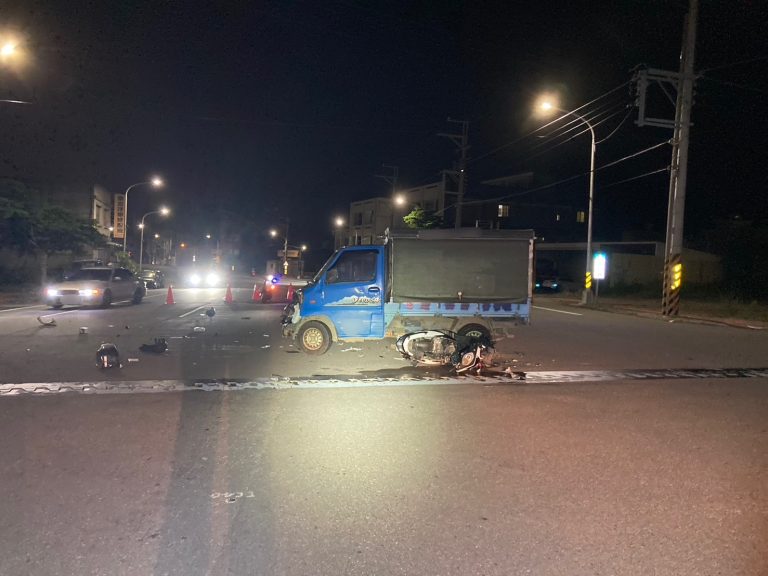 通霄橋路口車禍 機車與貨車碰撞兩傷送醫 無酒駕情形