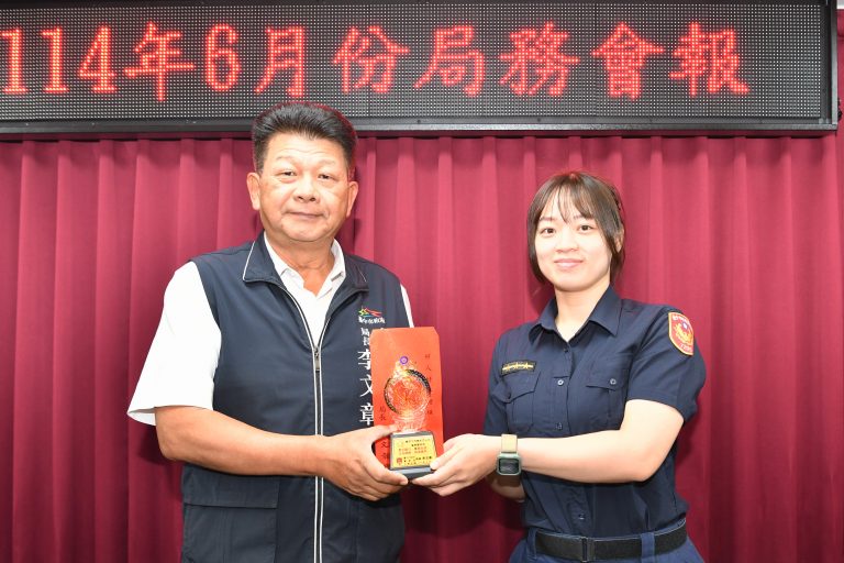 「馬尾妹女神」警員廖婉凌火場救人 獲警消雙重表揚