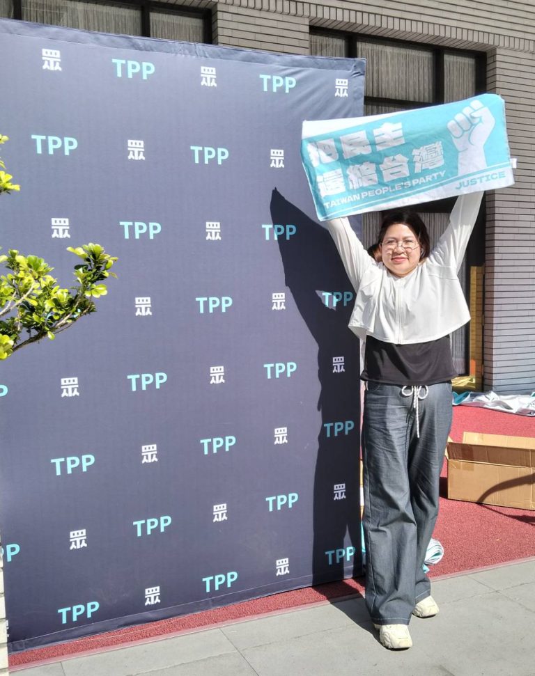 只有民眾黨提前排隊 麥玉珍頂烈陽備戰院會：捍衛民主