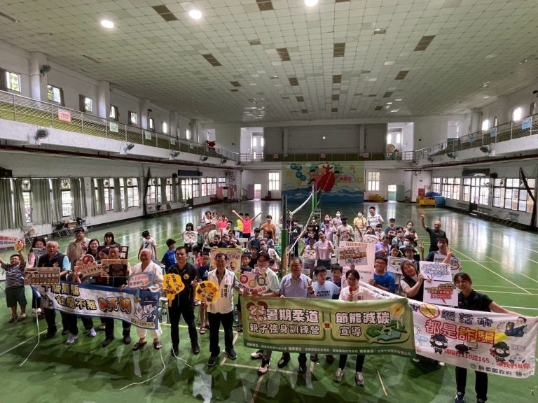 暑假柔道營熱血登場！屏警結合宣導反毒防詐、守護青少年安全