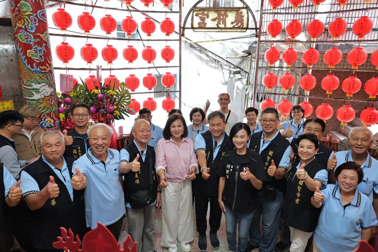 慈修宮慶關聖帝君聖誕 基市副市長邱佩琳贈匾祝壽
