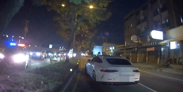 643萬名車也不例外！BENZ GT43未掛車牌遭警開罰