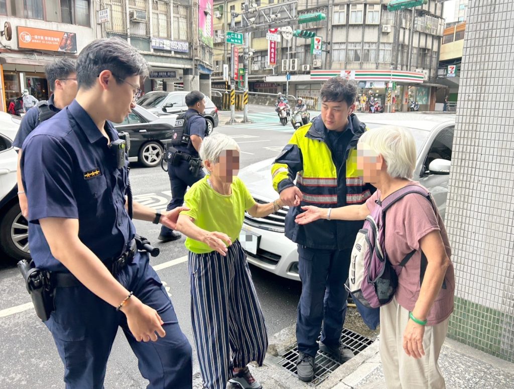 失智婦人走散！  第一分局暖警即時尋找助平安重聚