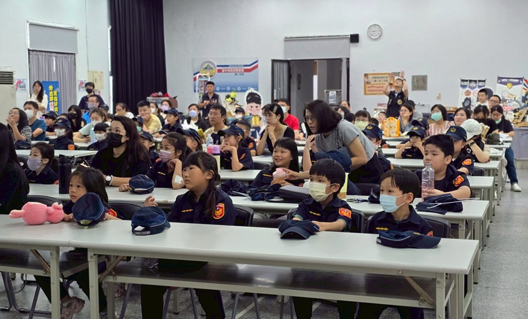 社區親子團學習日      「小小警察知識一日遊」