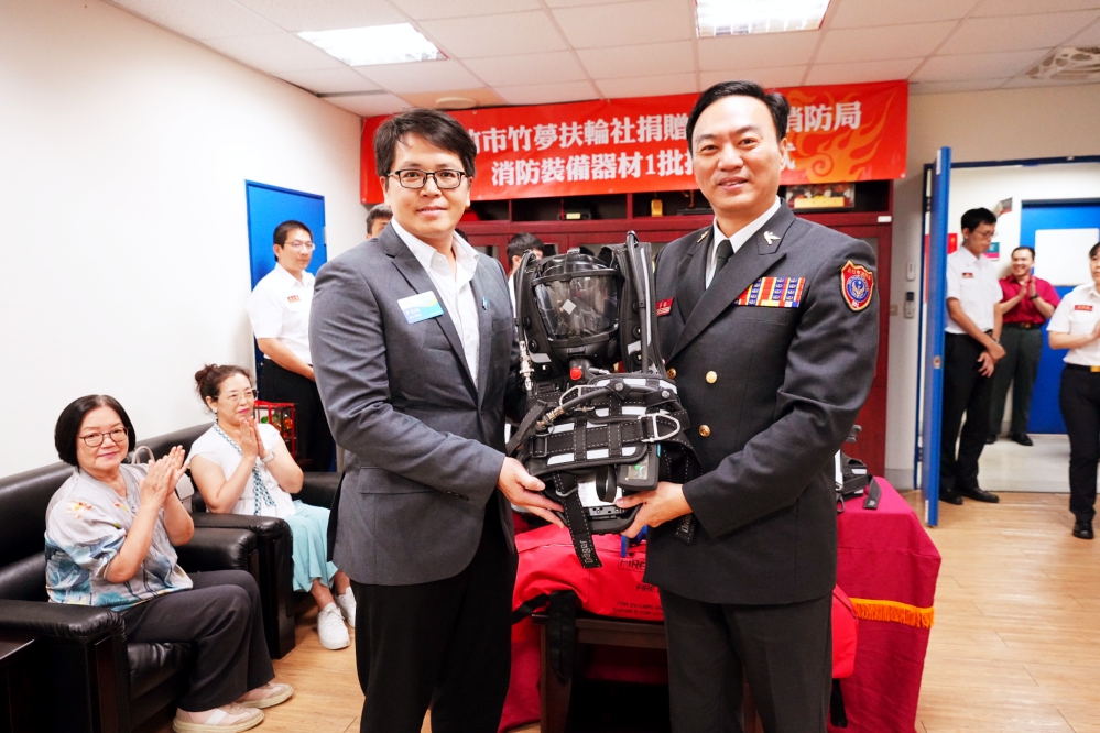 落實CSR回饋社會、造福地方守護平安　竹夢扶輪社捐贈搶救器材提升竹市救災量能