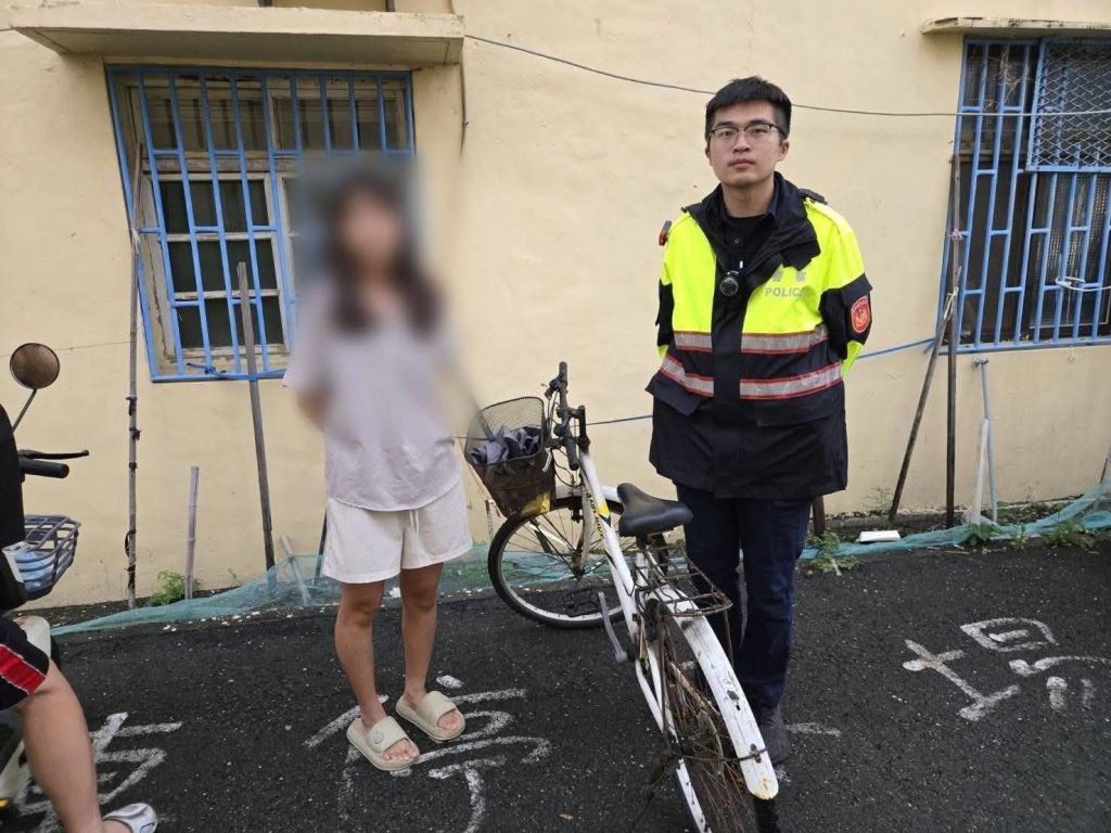學生逛夜市後愛車遺失 臺西警雨中陪尋回