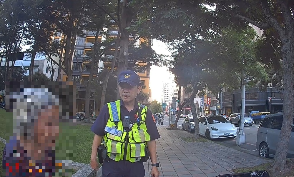 9旬婦呆坐石階上    副所長舊識人脈建功助返家