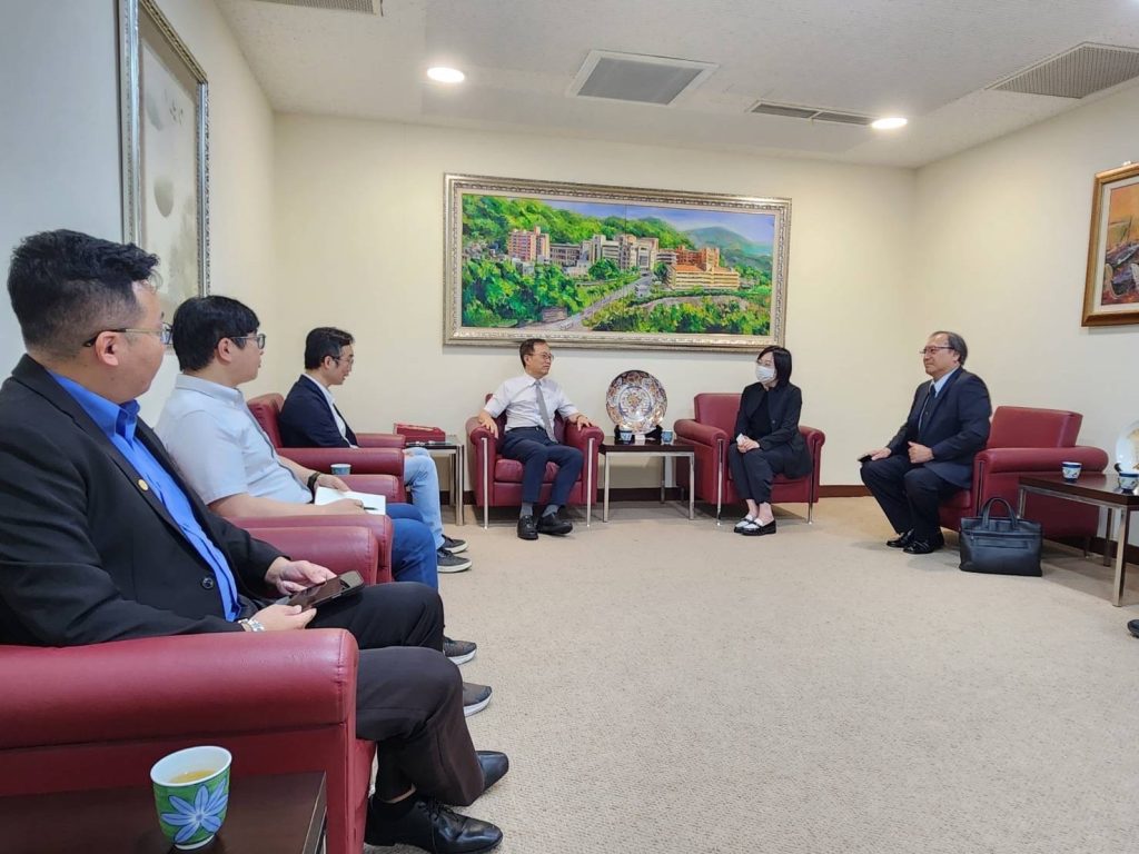 寶島眼鏡總經理蔡宜珊走進校園 與中臺科大攜手培育視光產業新人才