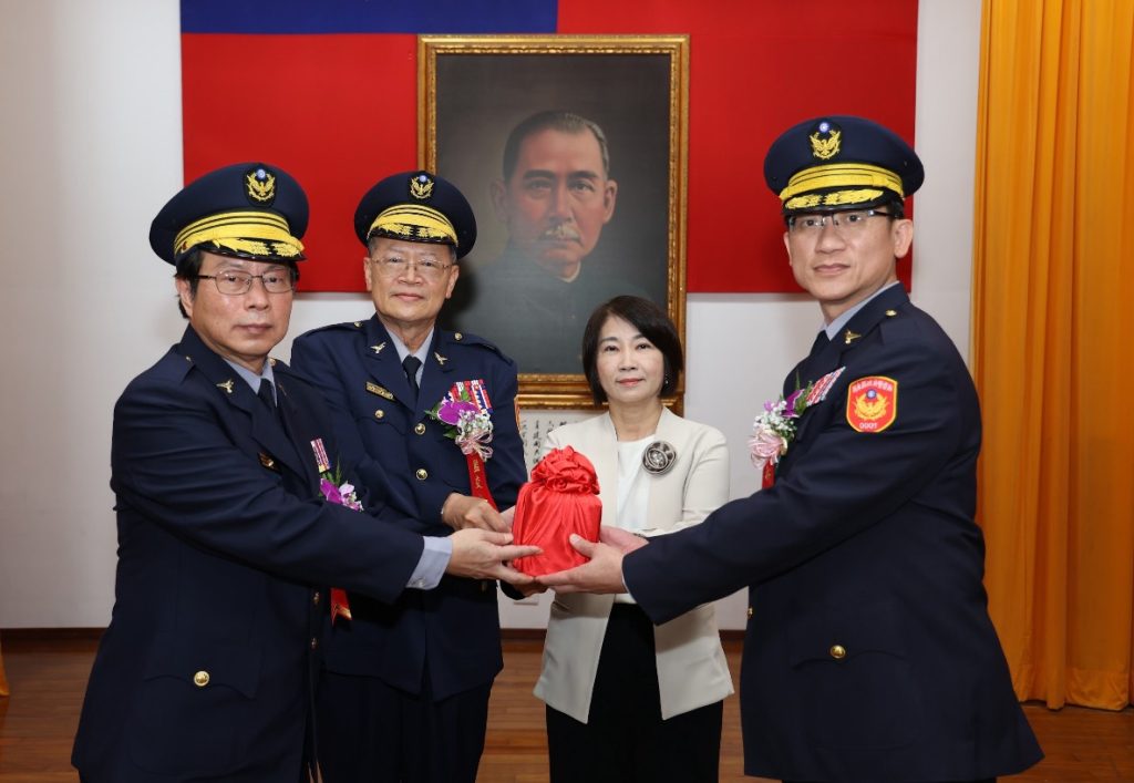 屏東縣警局交接典禮 甘炎民接任局長 學經歷豐富獲各界肯定