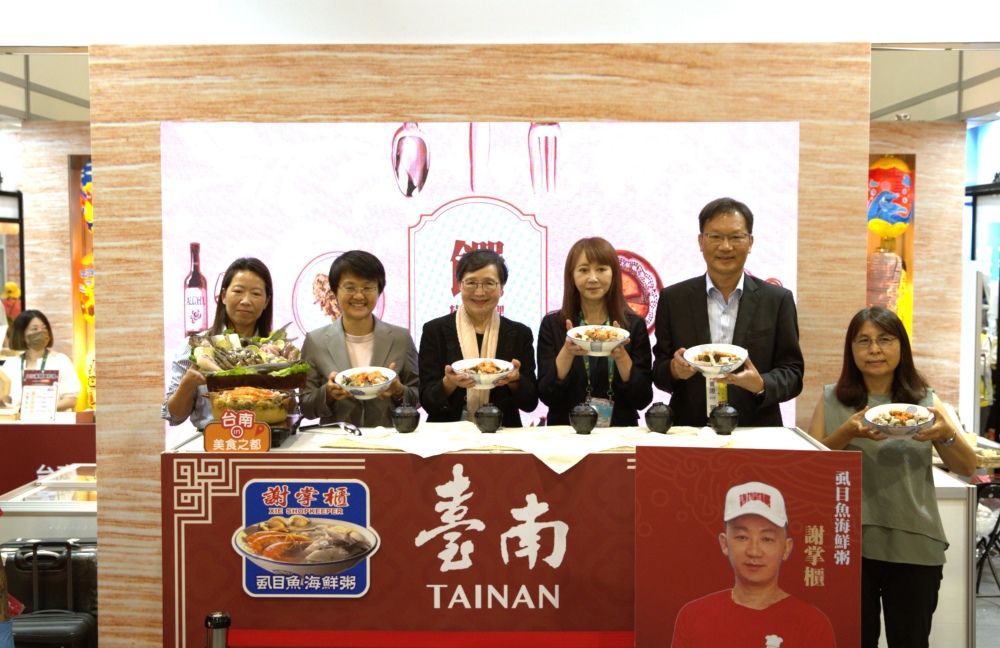 台南館貴賓合照。(圖/臺南市政府觀光旅遊局提供)