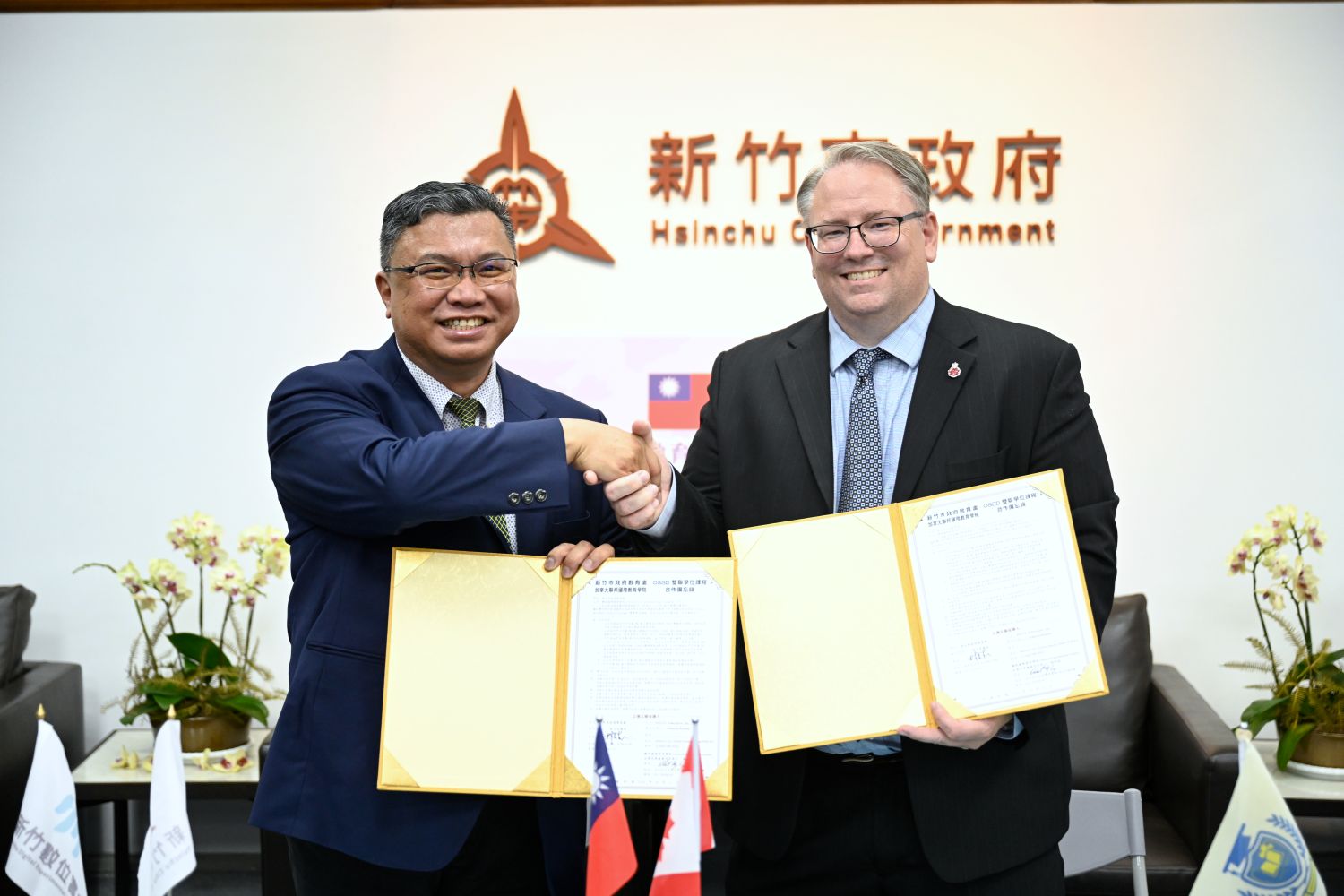 教育處攜手UIA聯邦國際學院簽署臺加雙聯MOU,打造全球學習新模式!(圖/UIA 聯邦國際教育學院提供)