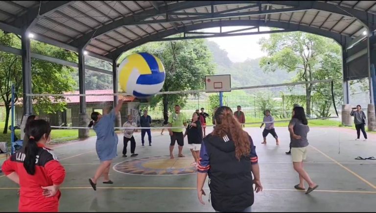 台東利稻村父親節歡樂登場！超級大排球炒熱氣氛 警察宣講「三不政策」吸睛又實用