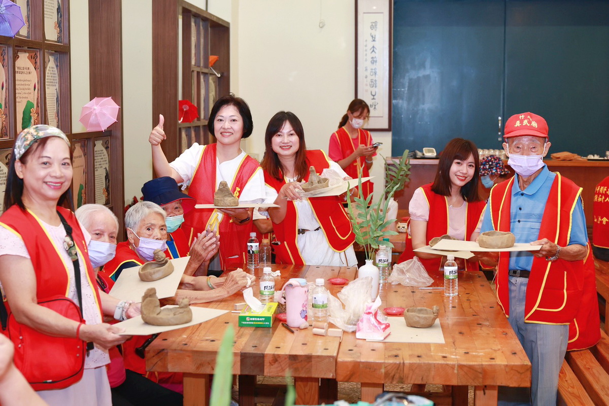 華山基金會民雄站19週年感恩會　愛心大使柯莉絲汀攜手傳愛