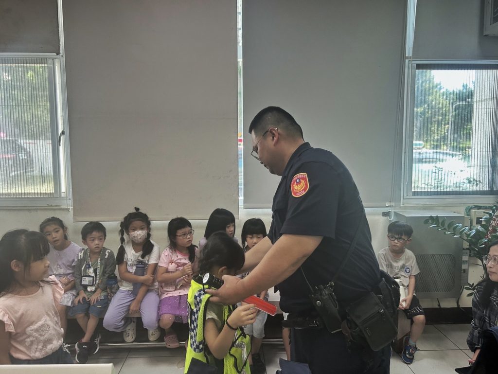 沙鹿警辦體驗營，小萌警出任務囉!