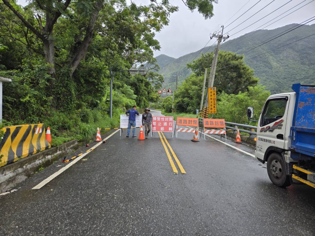 楊柳颱風帶來強風豪雨 台東關山警多點戒備封路防災並呼籲民眾避免外出確保安全