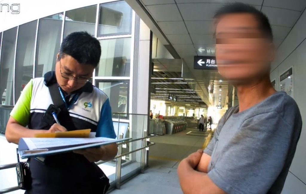 台中男亂按手扶梯「救命鈕」致手扶梯急停　遭捷運警攔獲罰1萬元