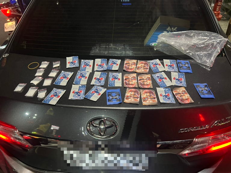 台中西屯違停黑車遭盤查 警一靠近驚見35包毒品