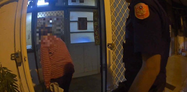 臺東老婦誤騎電動車加油 警方耐心協助平安返家