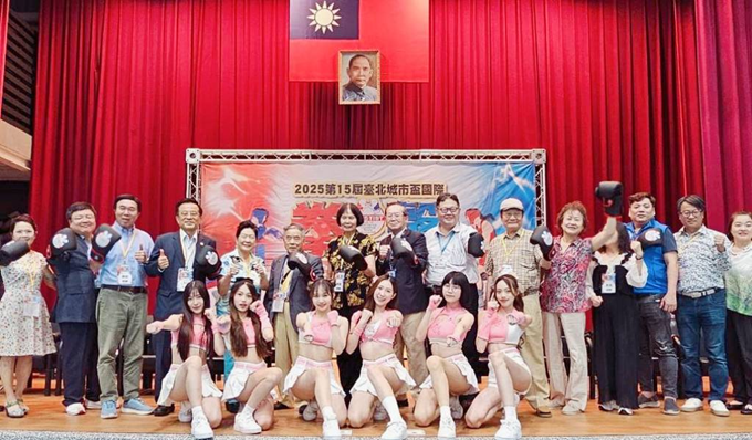 拳擊選手於臺北城市盃國際拳擊邀請賽擂台上比賽