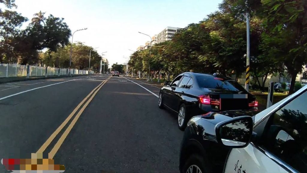 台南霹靂小組街頭追緝！BMW失竊車衝撞警 遭連開三槍狼狽遭逮