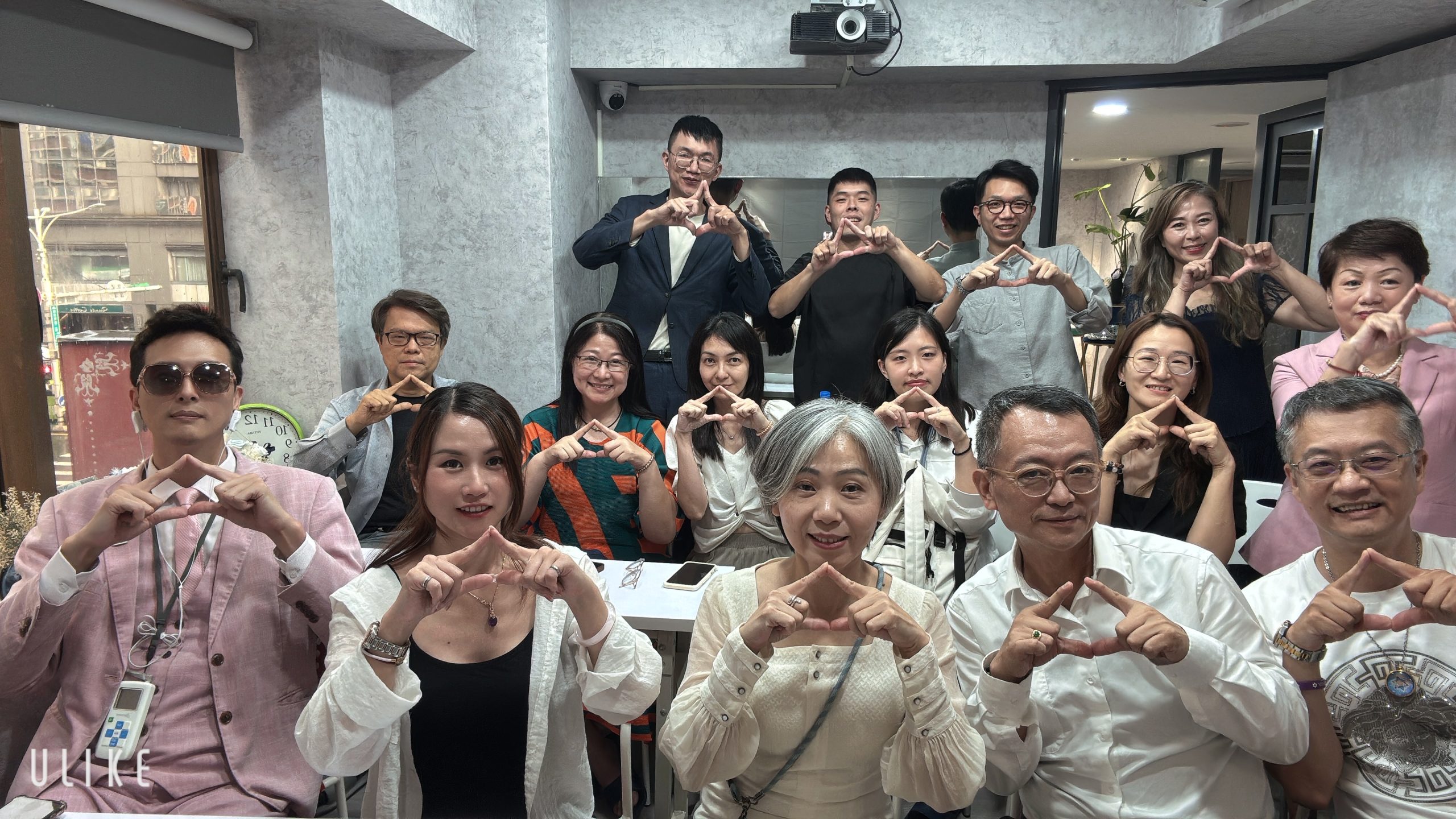 從瀕死到奉愛，劉韋以生命淬煉踐行和平使命，實踐「無限和平聯盟」願景。
