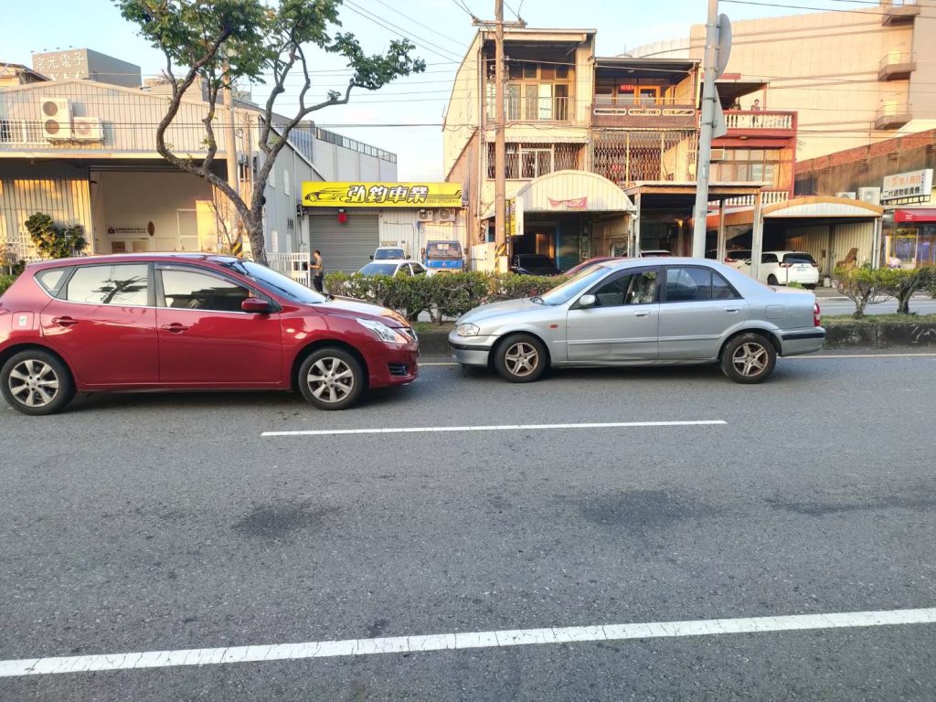 疑似誤踩油門爆衝 波及2車所幸送醫後皆無大礙