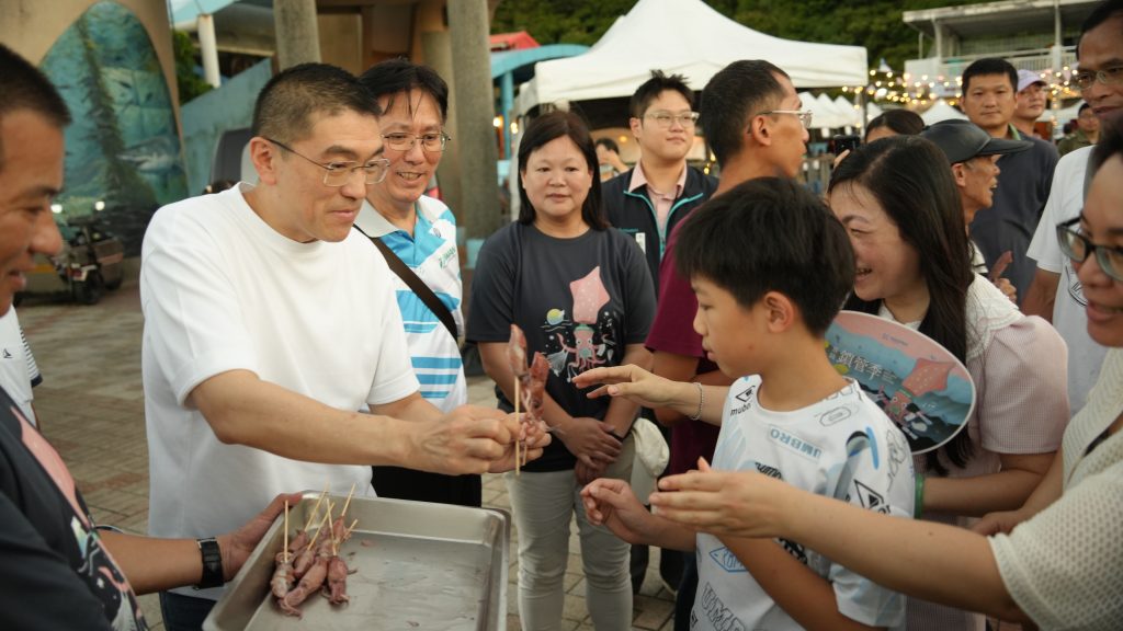 2025基隆鎖管季碧砂漁港登場 夜釣體驗、市集美食吸引萬人共襄盛舉