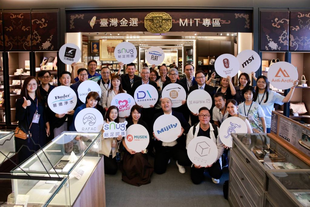 MIT工藝結合文化典藏 sNug給足呵護聯名故宮推出「五彩百鹿尊」健康機能襪