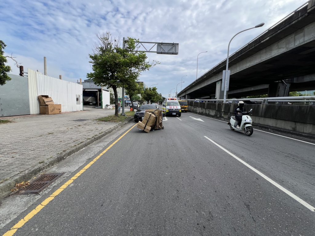 台中南屯清晨事故 行人遭小客車撞擊後再遭輾壓